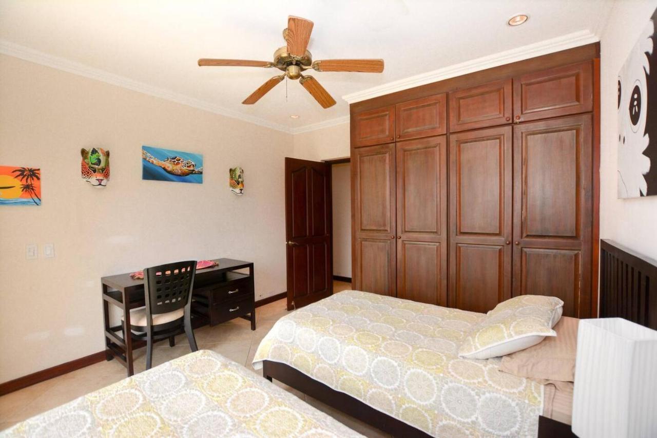 プラヤ・フラミンゴ Exquisitely Decorated 5Th-Floor Aerie With Views Of Two Bays In Flamingoヴィラ エクステリア 写真